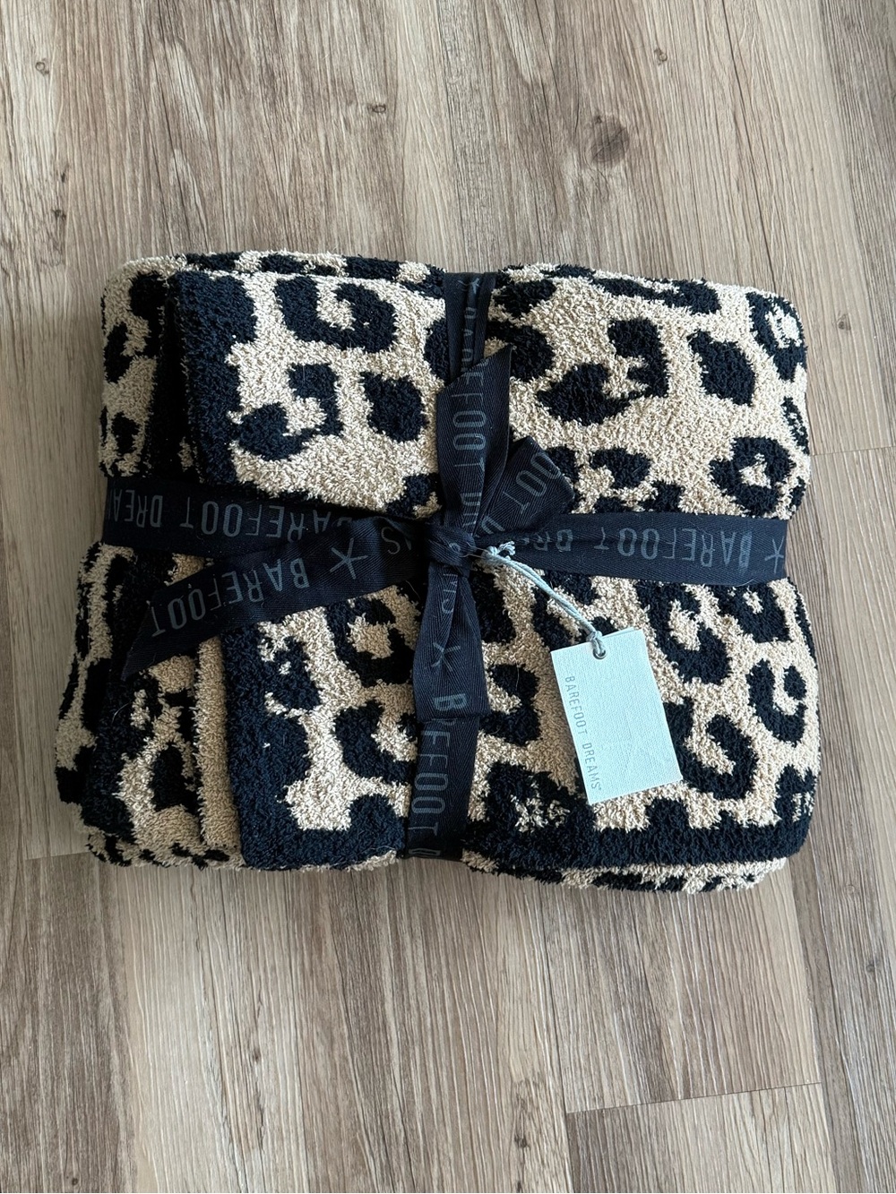 NWT CozyChic Barefoot Dreams Leopard Print Throw Blanket